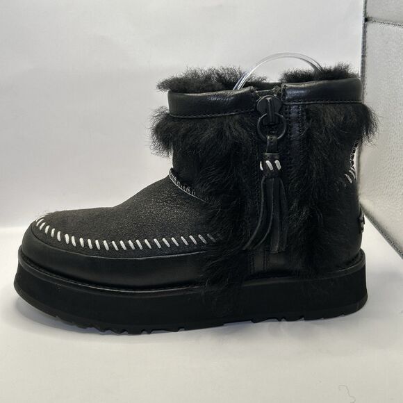 UGG Fluff Punk Women’s Boots Black Size 6 Platform Sheepskin Lined STORE MODEL - Picture 3 of 16
